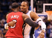 Supermens Hovards savā laukumā pret Veidu, Džeimsu un "Heat"