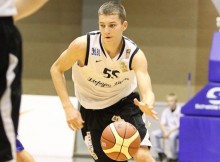 U-20 basketbolisti pirmajā pārbaudes spēlē sagrauj baltkrievus