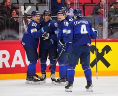 ФОТО, ВИДЕО. ЧМ по хоккею: Финляндия теснит Латвию из топ-4, сразу два покера, победы Канады и Чехии