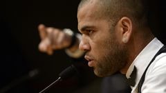 Дани Алвес попросит "Барсу" отпустить его в "ПСЖ"