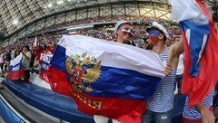 Футбольные фанаты России и Сербии спели «Катюшу»